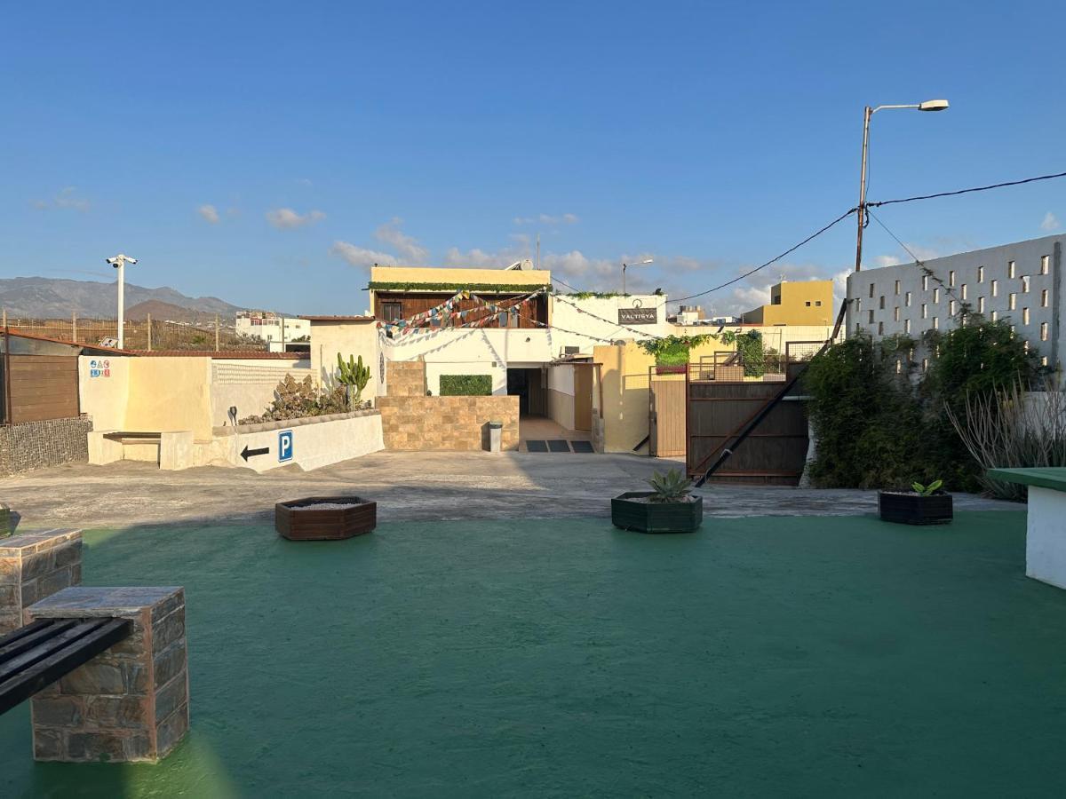 Гостевой дом Valtisya Pool And Airport Тельде Экстерьер фото